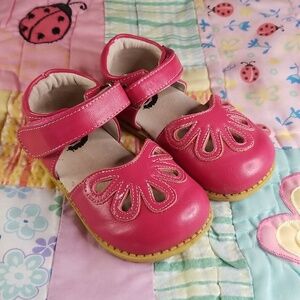 Livie & Luca Girls Hot Pink Leather Mary Jane Shoes with Petal Cutouts Size 7